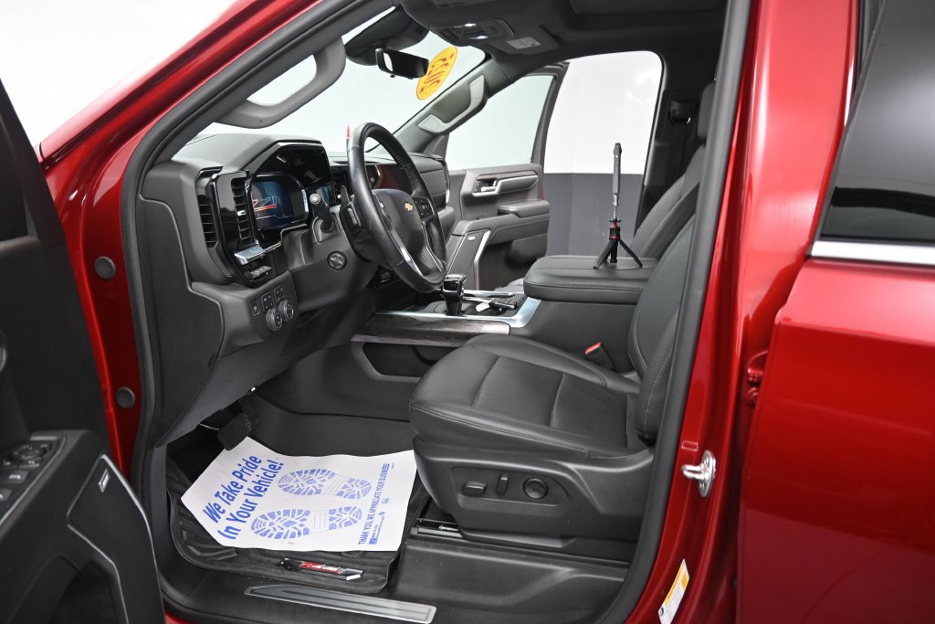Used 2025 Chevrolet Silverado 1500 LTZ AWD/4WD image 31