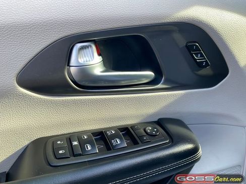 Certified 2024 Chrysler Pacifica Touring-L image 21