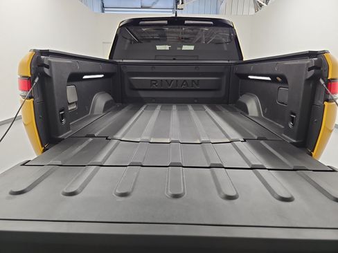 Used 2023 Rivian R1T Adventure AWD/4WD image 15