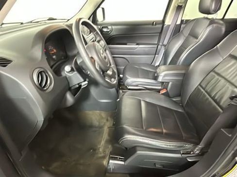 Used 2016 Jeep Patriot High Altitude AWD/4WD image 12