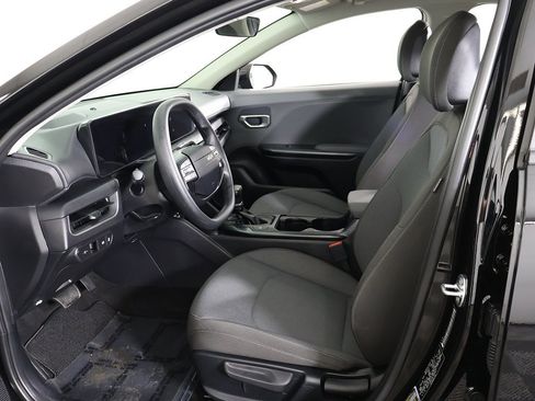 Used 2025 Kia K4 LX image 28