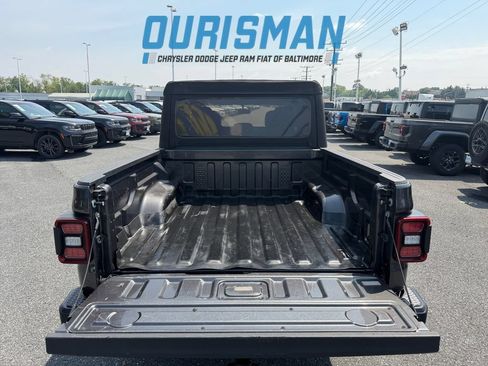 Used 2022 Jeep Gladiator Sport AWD/4WD image 16