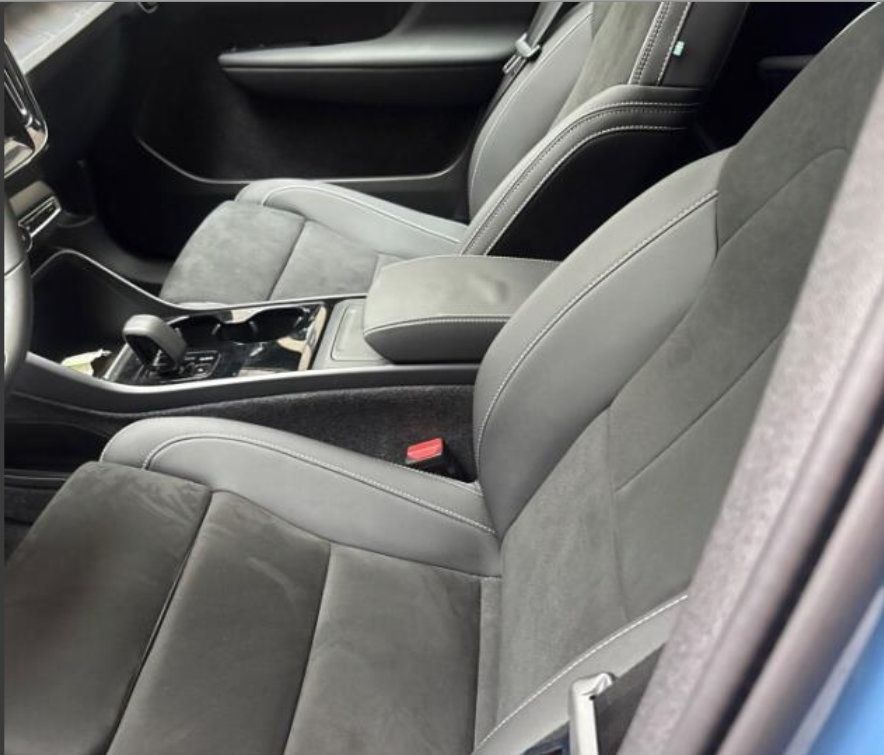 Used 2024 Volvo XC40 Recharge Ultimate w/ Protection Package Premier RWD image 3