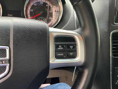 Used 2015 Dodge Grand Caravan SE w/ Quick Order Package 29E SE FWD image 12