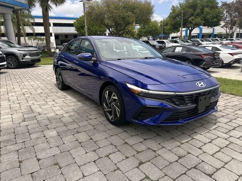 Used 2025 Hyundai Elantra Limited FWD image 16