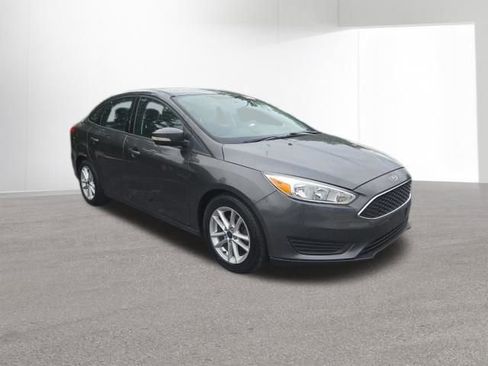 Used 2016 Ford Focus SE w/ Reverse Sensing Package FWD image 7