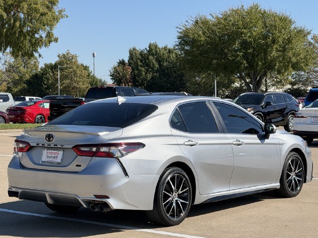 Used 2021 Toyota Camry SE FWD image 4