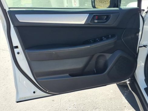 Used 2019 Subaru Outback 2.5i AWD/4WD image 17