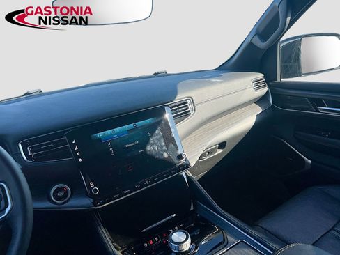 Used 2024 Jeep Wagoneer Series II w/ Flexible Seating Group image 32