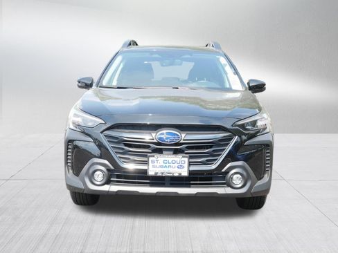 Certified 2025 Subaru Outback Onyx Edition w/ Tech Package 3 AWD/4WD image 2