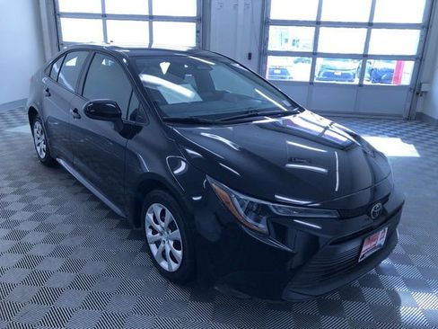 Used 2025 Toyota Corolla LE image 36