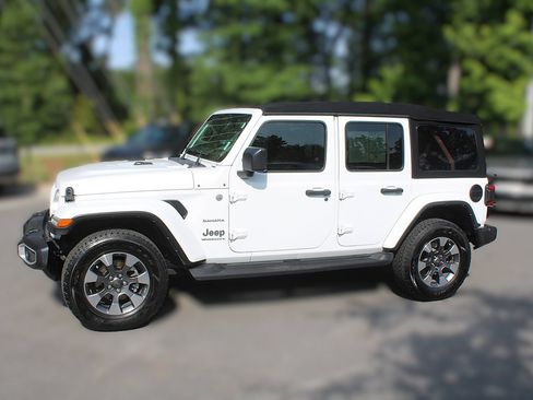 Used 2023 Jeep Wrangler Unlimited Sahara w/ LED Lighting Group AWD/4WD image 4