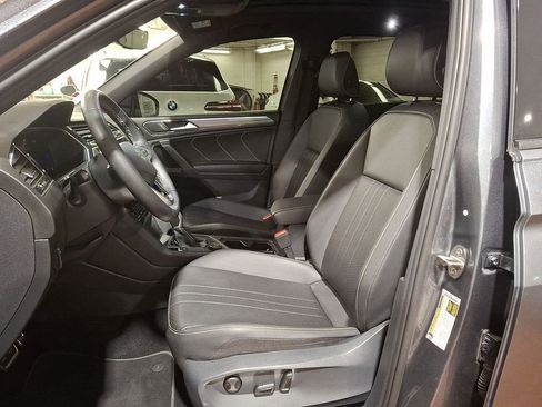 Used 2023 Volkswagen Tiguan SE R-Line image 10