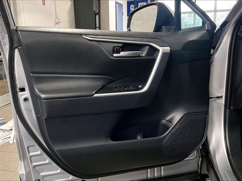 Certified 2025 Toyota RAV4 XLE AWD/4WD image 9