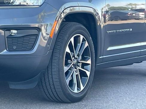 Used 2022 Jeep Grand Cherokee Overland w/ Luxury Tech Group IV image 21