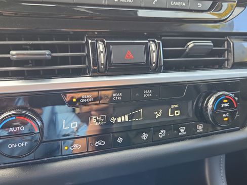 Used 2025 Nissan Pathfinder SV FWD image 21