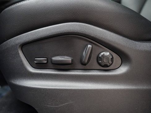 Used 2025 Porsche Cayenne image 27