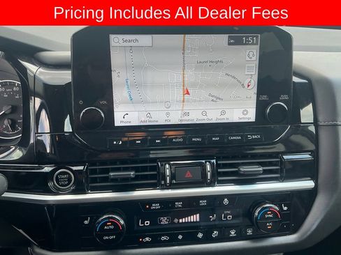 Used 2024 Nissan Pathfinder SL w/ SL Premium Package FWD image 16