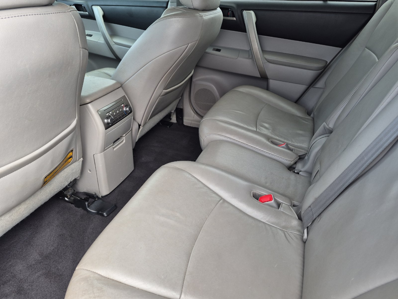 Used 2011 Toyota Highlander SE FWD image 11