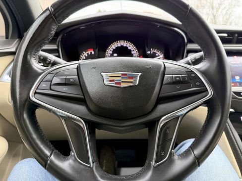 Used 2018 Cadillac XT5 FWD image 13