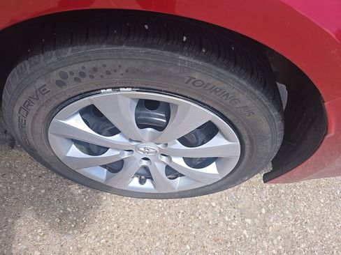 Used 2021 Toyota Corolla LE FWD image 11