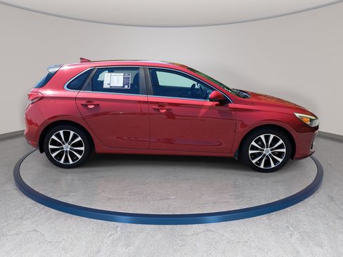 Used 2018 Hyundai Elantra GT FWD image 4
