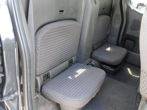 Used 2013 Nissan Frontier SV image 16