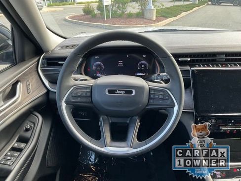 Used 2023 Jeep Grand Cherokee Limited AWD/4WD image 16