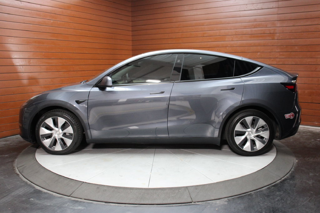 Used 2023 Tesla Model Y Long Range AWD/4WD image 28