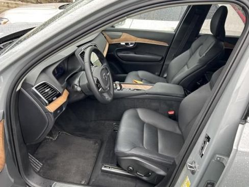 Used 2024 Volvo XC90 B5 Plus w/ Protection Package Premier AWD/4WD image 4