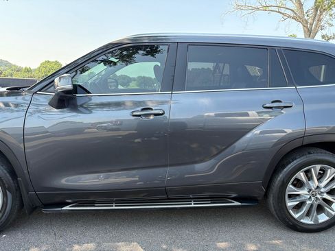 Used 2021 Toyota Highlander Limited FWD image 38