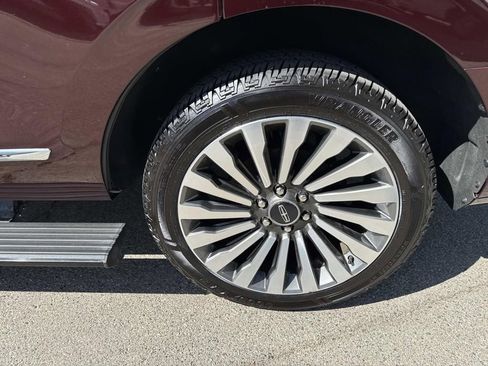 Used 2021 Lincoln Navigator Reserve w/ Luxury Package AWD/4WD image 8