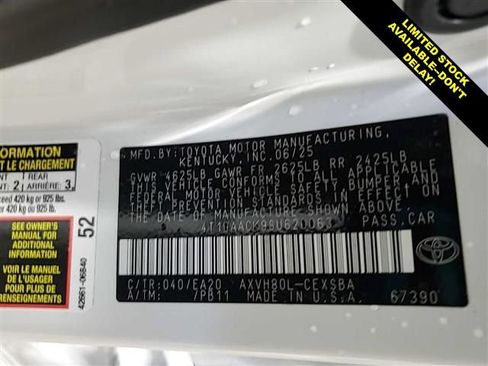 Used 2025 Toyota Camry SE FWD image 6