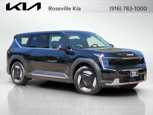 Certified 2026 Kia EV9 Light RWD image 1