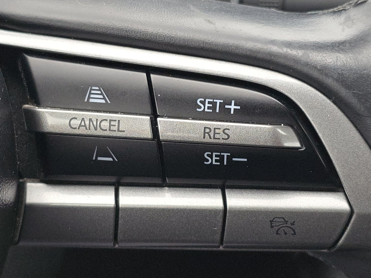 Used 2023 MAZDA MAZDA3 s FWD image 7