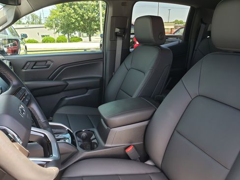 Used 2025 Chevrolet Colorado Trail Boss AWD/4WD image 24