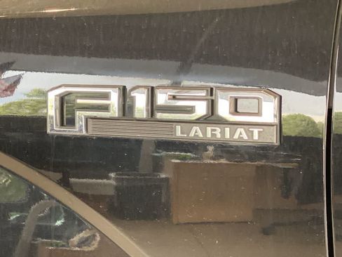 Used 2018 Ford F150 Lariat w/ Equipment Group 502A Luxury AWD/4WD image 11