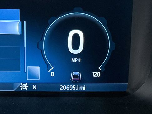 Used 2023 Ford F150 Lightning Platinum image 33