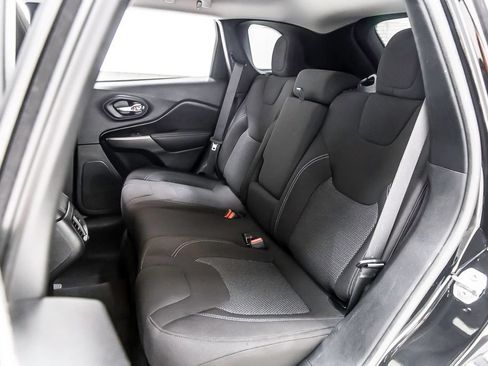 Used 2020 Jeep Cherokee Latitude FWD image 30