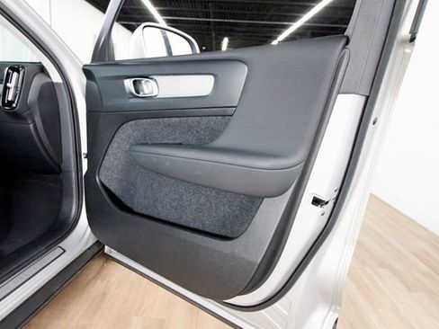 Certified 2025 Volvo XC40 B5 Core AWD/4WD image 20
