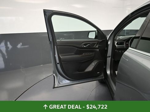 Used 2023 GMC Acadia SLT image 26