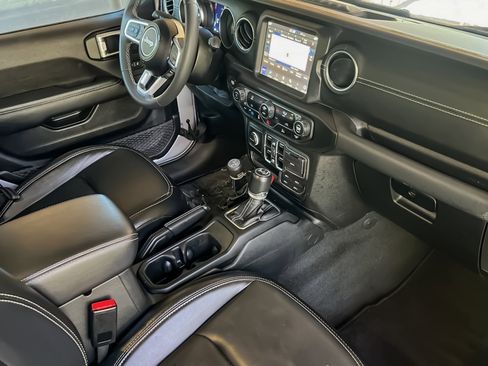 Used 2023 Jeep Wrangler Unlimited Sahara image 15