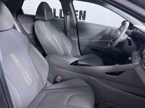 Used 2025 Hyundai Elantra SEL FWD image 27