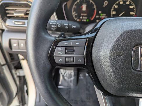 Used 2025 Honda Pilot Touring image 29