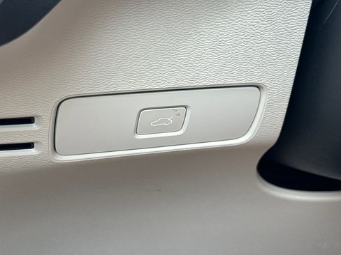 Used 2026 Volvo XC40 B5 Plus w/ Climate Package image 32