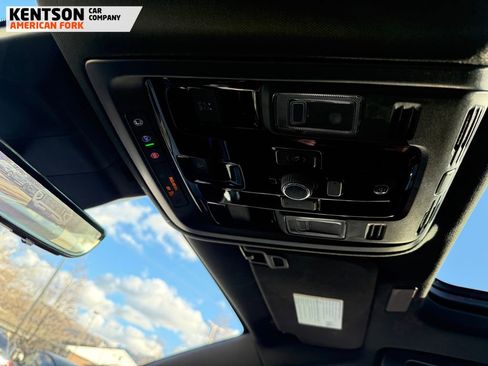 Used 2025 Cadillac Escalade ESV Sport image 33