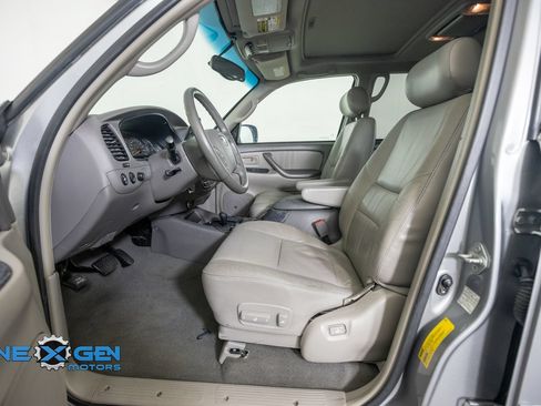 Used 2004 Toyota Sequoia Limited w/ Preferred Accessory Pkg AWD/4WD image 11