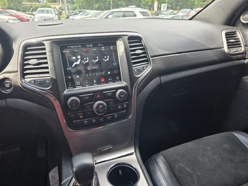 Used 2018 Jeep Grand Cherokee Altitude AWD/4WD image 16