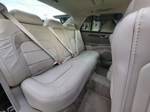 Used 2004 Cadillac De Ville DHS w/ Equipment Group image 38