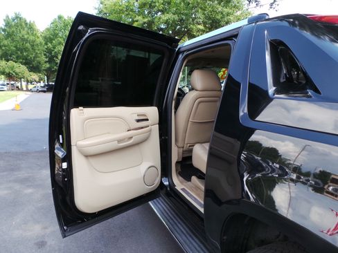 Used 2013 Cadillac Escalade EXT Luxury AWD/4WD image 33
